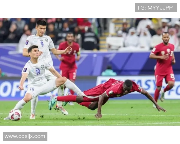 足球球星怒骂对手瞬间被捕捉，激烈场面引发球迷热议