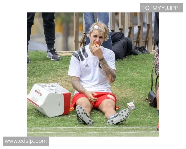 足球国际球星发型大比拼谁的造型最具辨识度与个性魅力 足球国际球星发型大比拼谁的造型最具辨识度与个性魅力